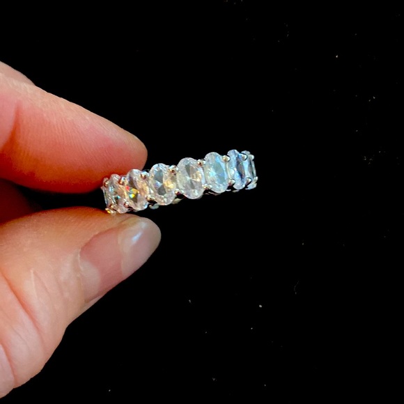 NEW Daniela Swaebe Sz 7 ETERNAL STAPLE 9.5CTW OVAL CUT ETERNITY BAND - SILVER - Picture 9 of 11